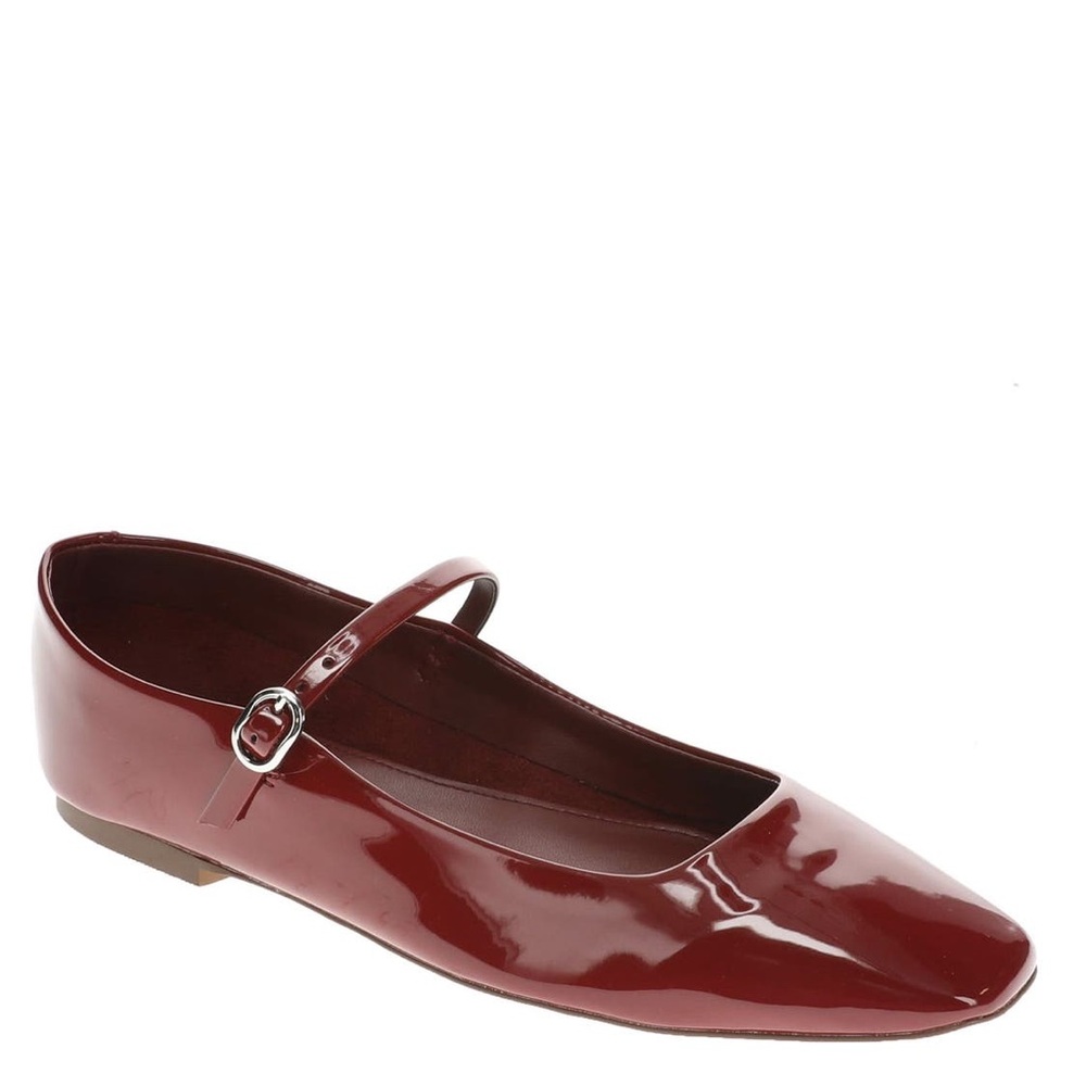 NWOT Steve Madden Maple Wine Patent Flats